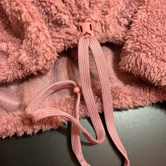 Urban Outfitters Cropped Sherpa Hoodie Size Small VGUC - Picture 2 of 5